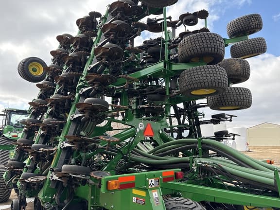 Image of John Deere N560F Image 1