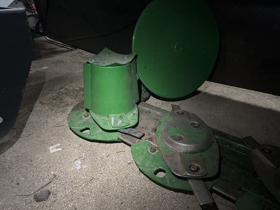 Image of John Deere R240 equipment image 4