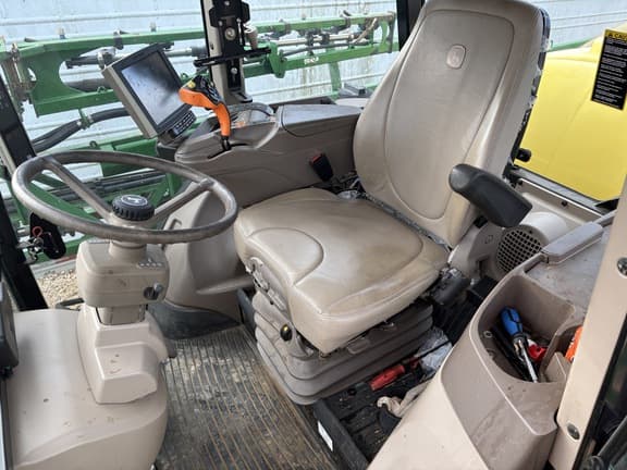 Image of John Deere R4023 equipment image 3