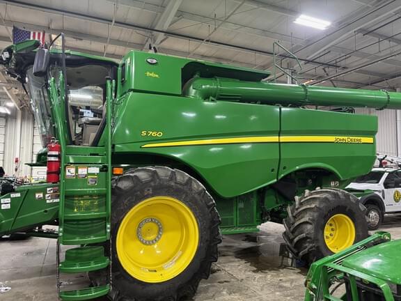 Image of John Deere S760 equipment image 1