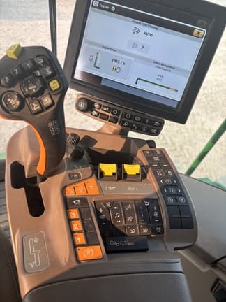 Image of John Deere S760 equipment image 2