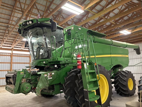 2023 John Deere S760 Equipment Image0