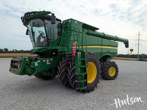 Image of John Deere S770 equipment image 1