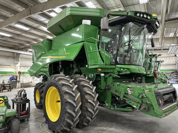 Image of John Deere S770 equipment image 1