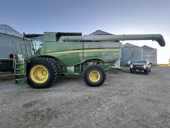 Image of John Deere S770 equipment image 2