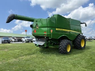 Image of John Deere S770 equipment image 1