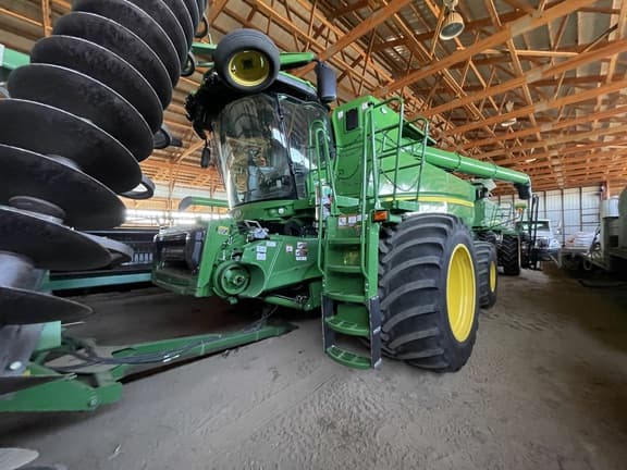 Image of John Deere S770 equipment image 1