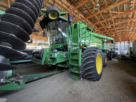 Image of John Deere S770 equipment image 2