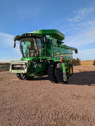 Image of John Deere S770 Image 1