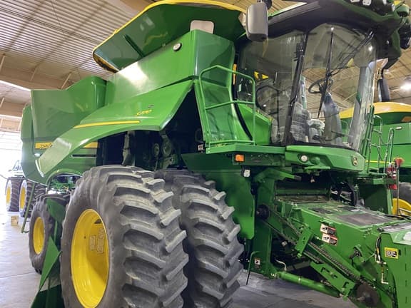 Image of John Deere S770 equipment image 1