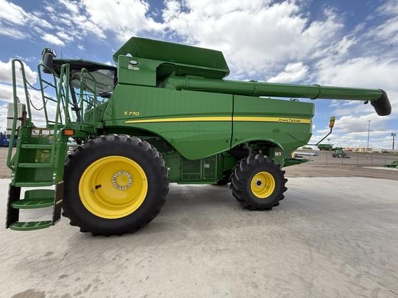 Image of John Deere S770 equipment image 4