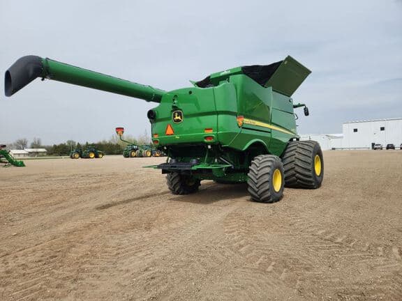Image of John Deere S780 equipment image 4