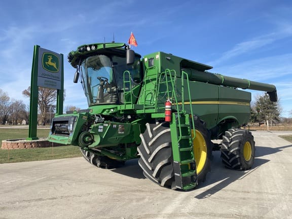 2023 John Deere S780 Equipment Image0