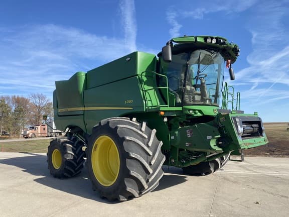 Image of John Deere S780 equipment image 2