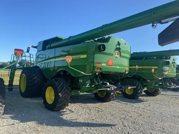 Image of John Deere S780 equipment image 2