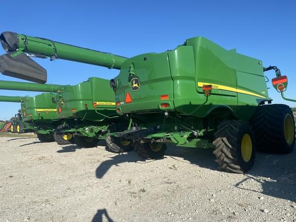 Image of John Deere S780 equipment image 1