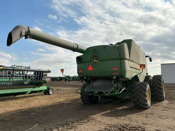 Image of John Deere S780 equipment image 2