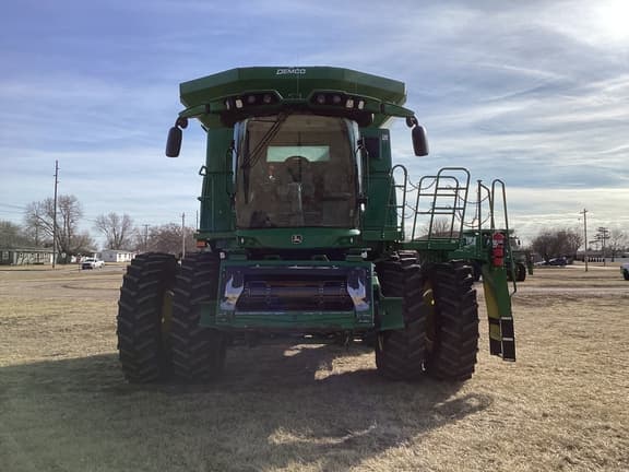 Image of John Deere S780 equipment image 1