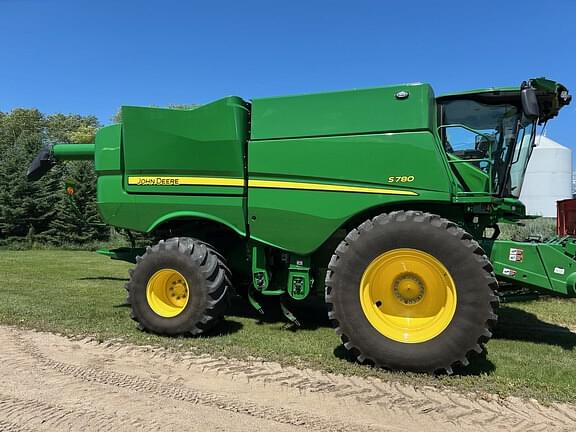 Image of John Deere S780 equipment image 1