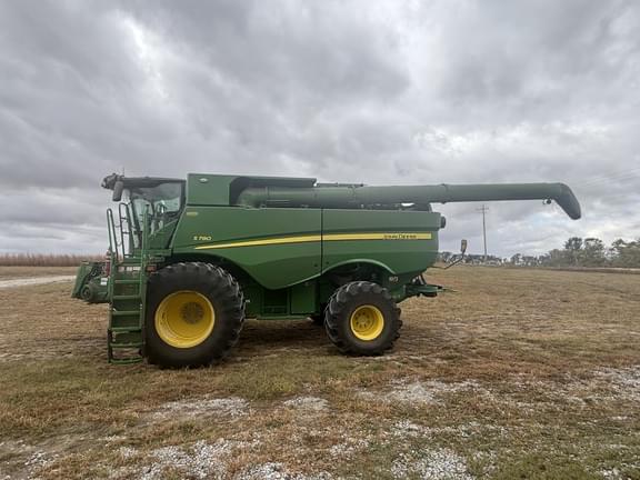 Image of John Deere S780 equipment image 4