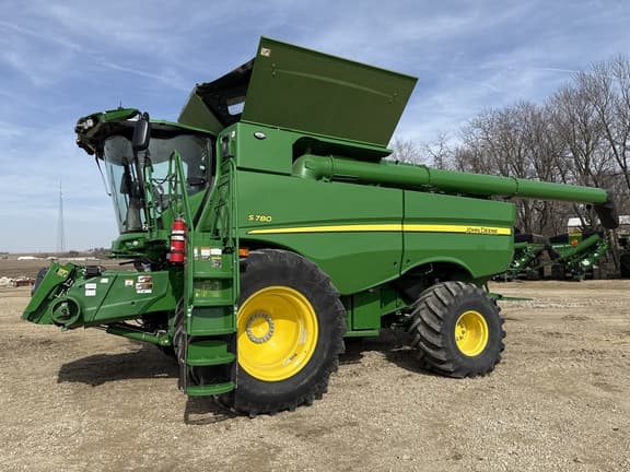 Image of John Deere S780 equipment image 4