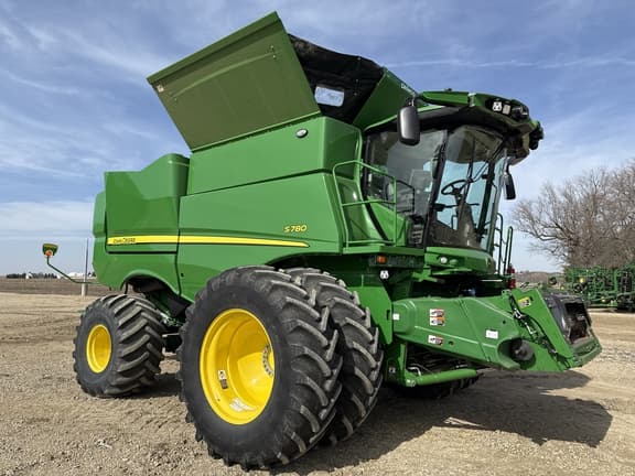 Image of John Deere S780 equipment image 1