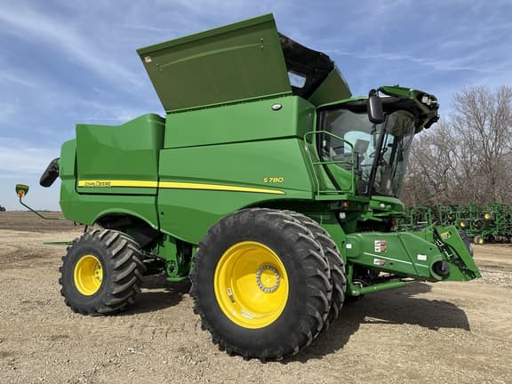 Image of John Deere S780 equipment image 2
