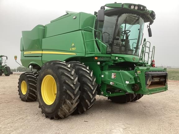 Image of John Deere S780 equipment image 2