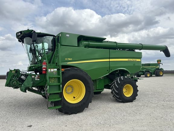 Image of John Deere S780 equipment image 1
