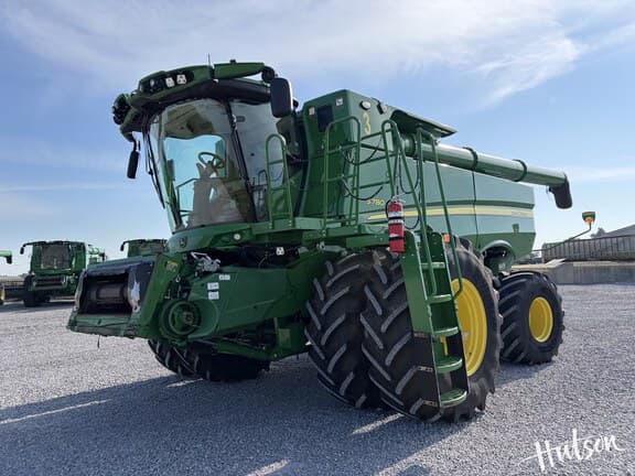 Image of John Deere S780 equipment image 1