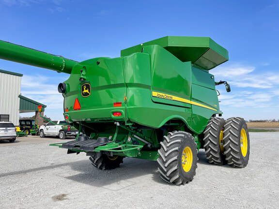 Image of John Deere S780 equipment image 4
