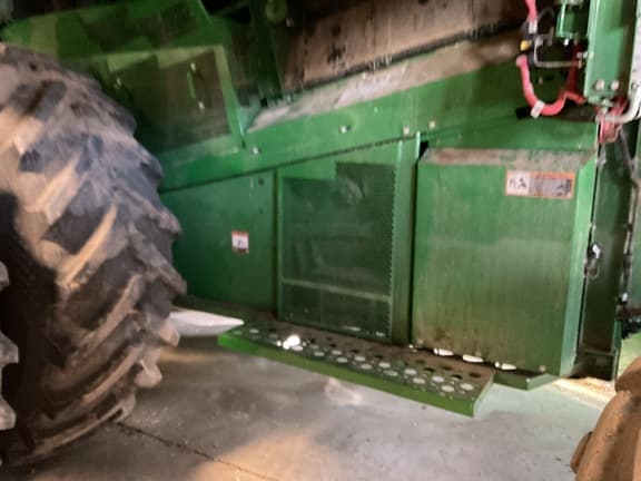 Image of John Deere S780 equipment image 4