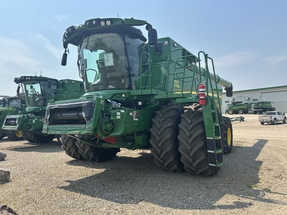Image of John Deere S780 equipment image 1