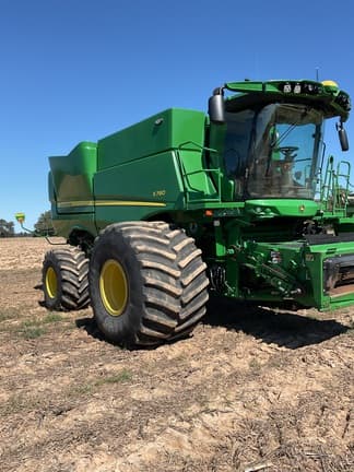 Image of John Deere S780 equipment image 1