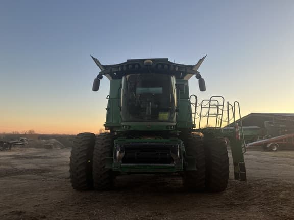 Image of John Deere S780 equipment image 1