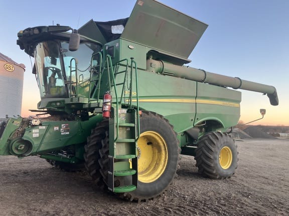 2023 John Deere S780 Equipment Image0