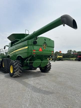 Image of John Deere S780 equipment image 2