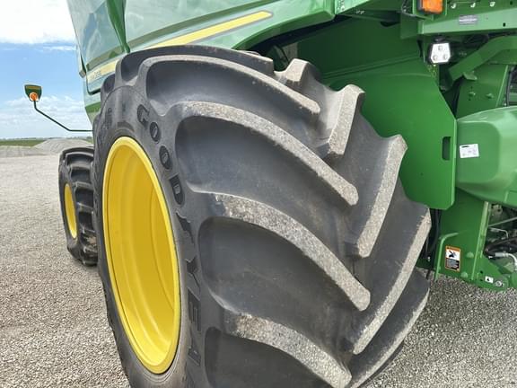 Image of John Deere S780 equipment image 1