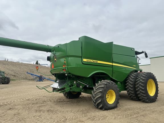 Image of John Deere S780 equipment image 4