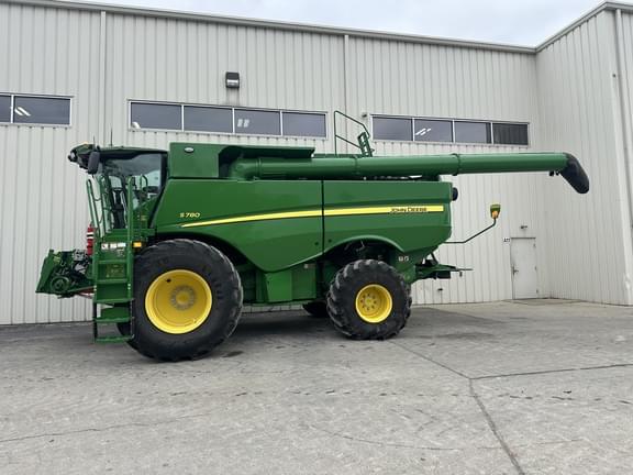Image of John Deere S780 equipment image 1