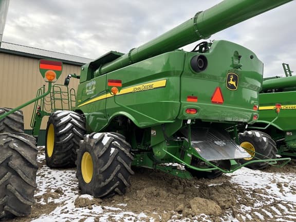 Image of John Deere S780 equipment image 2