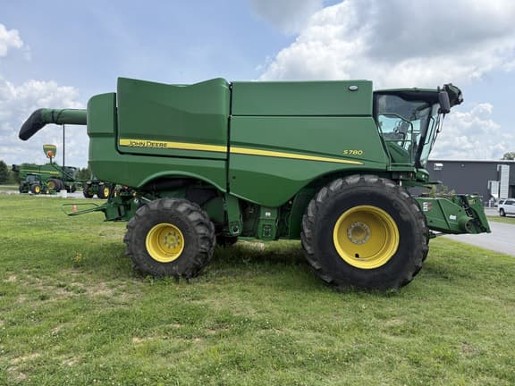 Image of John Deere S780 equipment image 1