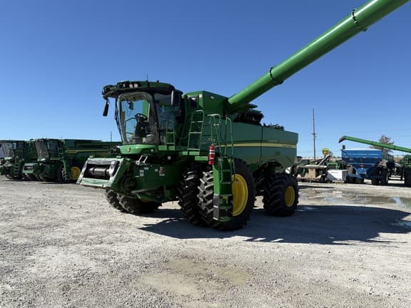 Image of John Deere S780 equipment image 1