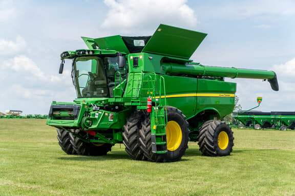 Image of John Deere S780 Primary image