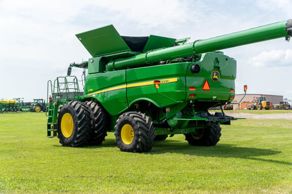 Image of John Deere S780 equipment image 2