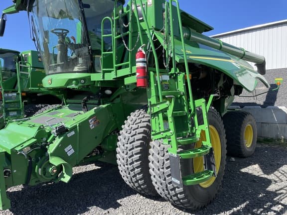 Image of John Deere S780 equipment image 1