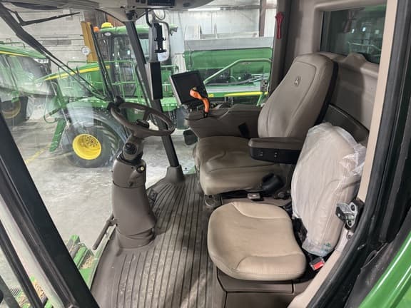 Image of John Deere S780 equipment image 4