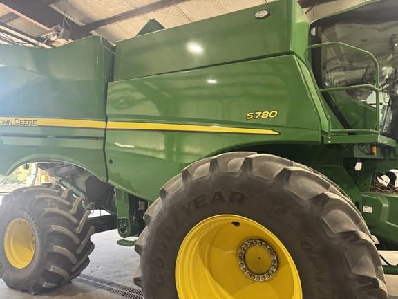 Image of John Deere S780 equipment image 2