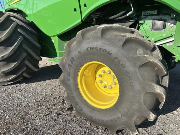 Image of John Deere S780 equipment image 2