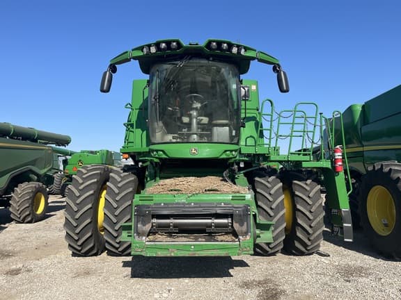 Image of John Deere S780 equipment image 1